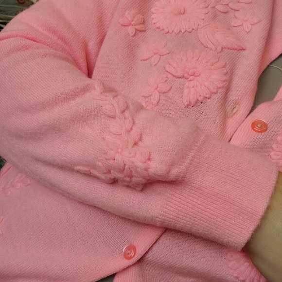 Vintage 60s Mod Bright Pink Knit Cardigan Sweater 3d Flowers Medium Pinup - Picture 5 of 10